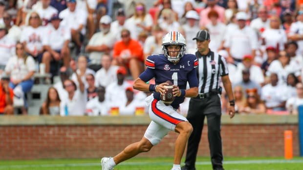 Payton Thorne vs UMass - Eric Starling/Auburn Daily